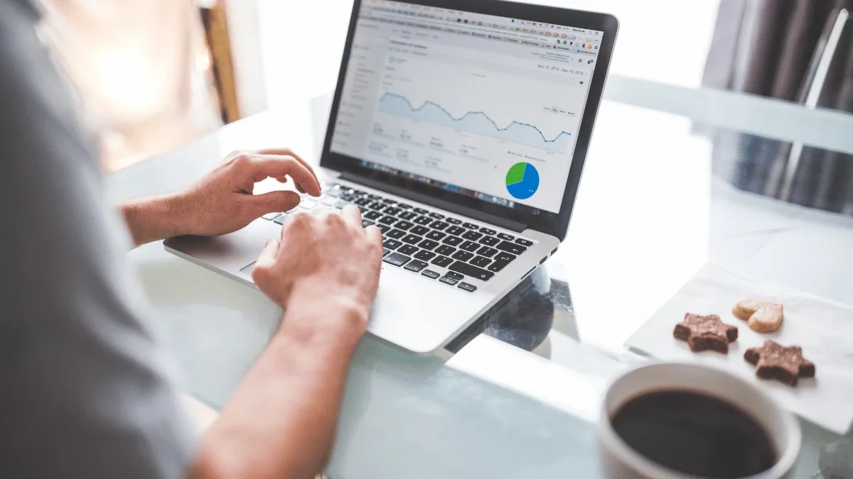 Google Ads mi SEO mu? İşletmeler İçin Doğru Kanalı Seçme Rehberi